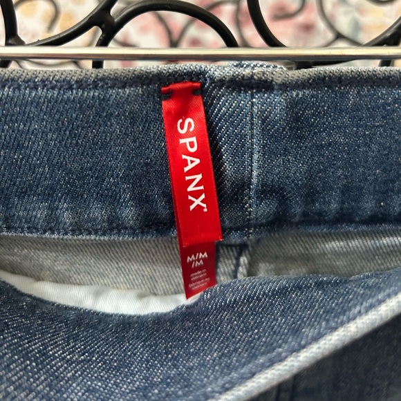 SPANX NWT Women's Mixed Wash Flare Jeans High Rise Size Medium Pull-on $150 MSRP - Picture 7 of 8